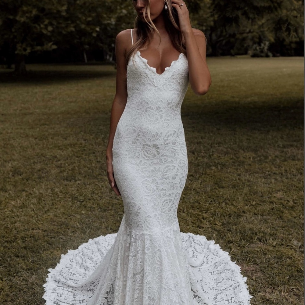 Elegant White Lace Dress